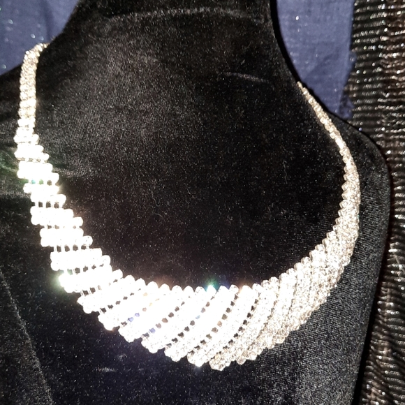 Gorgeous Rhinestone Statement Necklace Graduating Chevron - Picture 2 of 14